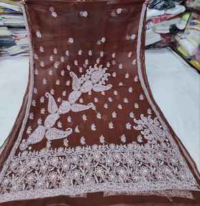 Hermoso conjunto de sari y blusa de gasa con trabajo de bordado Chikankari completo Ropa India elegante para fiestas Recepciones y eventos - Product Image 5