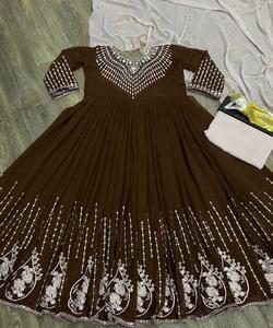 Georgette ชุดแมกซี่ยาวแขนยาวออกแบบมาเป็นพิเศษสำหรับสิ่งทอสวมใส่สบายขายส่งราคาต่ำสุดเสื้อผ้าสำหรับตลาดสิ่งทอ