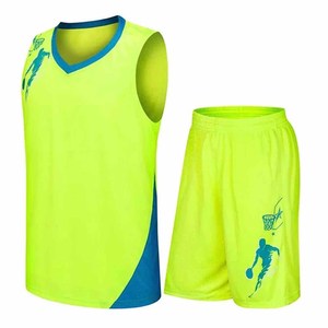 Conjunto de uniforme de baloncesto de color personalizado, 100% poliéster, nuevo diseño, ropa deportiva estampada, uniforme de baloncesto con estampado por sublimación - Product Image 4