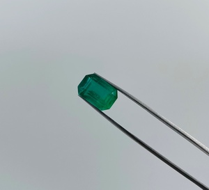 Piedra preciosa natural Esmeralda suelta 6,76 quilates Esmeralda de alta calidad para la fabricación de anillos y joyas - Product Image 4