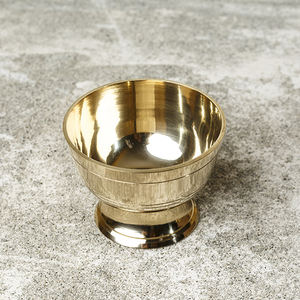 Bol en laiton martelé à la main, un bol spécial pour décorer et à usage religieux - Product Image 2