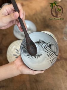 Bols en coquille de noix de coco naturelle 1 pièce, d'origine du VIETNAM, produits artisanaux à bas prix, pour cadeau, motif personnalisé, écologique - Product Image 3