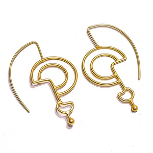 Joyería de pendientes de latón de alta calidad, joyería chapada en oro de 1 micrón de nueva moda, accesorios de múltiples formas Pendientes de latón - Product Image 1