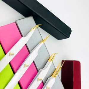 Agarre de diamante de calidad superior Punta de oro de acero sostenible Pinzas de extensión de pestañas de volumen ruso Logotipo personalizado - Product Image 3