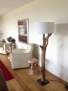 Lámpara de Mesa Moderna de Madera Flotante - Product Image 5