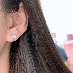 Boucles d'oreilles clous en argent sterling 925 avec zircon, motif fleur magnifique, pour anniversaire, comme bijou de charme - Product Image 2