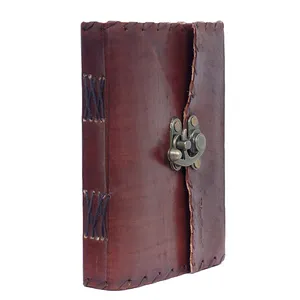 乡村小镇手工制作的真皮棕色皮革封面日记写在笔记本日记中，为男性女性作家艺术家诗人礼物