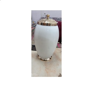 Urne funéraire de style américain en laiton blanc avec couvercle gravé doré Fournitures funéraires par Brassworld India - Product Image 1