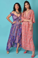 Robe longue d'été style bohème asymétrique, col halter, bretelles spaghetti, taille empire, en crêpe respirant, motif géométrique, lavable, assortiment varié