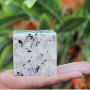 Vente en gros de cubes de pierre de lune arc-en-ciel naturels polis à la main cristaux de guérison chakra soleil brillant faits à la main à vendre - Product Image 3