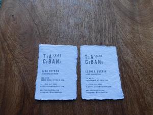 Etiquetas de Papel de Algodón Ecológicas Hechas a Mano, Forma Triangular con Bordes Deshilachados, Impresión de Logotipo Personalizado, 300 GSM para Bolsas, Zapatos y Prendas - Product Image 3