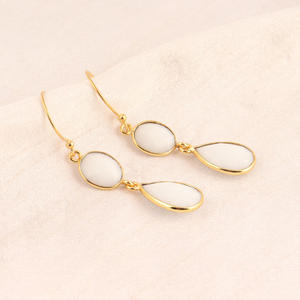 Pendientes colgantes de ágata blanca con corte a cuadros de dos piedras, ajuste de bisel de Latón chapado en oro de 18 quilates, joyería de declaración bonita - Product Image 5