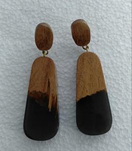 Diseño de pisada resina y madera forma Irregular pendiente joyería modelos India 2024 para mujer regalo fiesta blanca de moda - Product Image 5