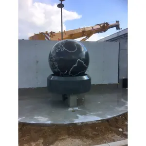 Fuente de agua con bola de granito
