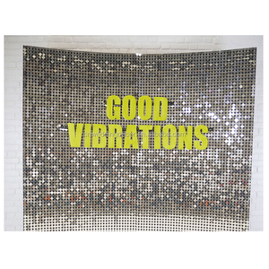 <span class=keywords><strong>Mur</strong></span> scintillant <span class=keywords><strong>en</strong></span> paillettes argentées pour fond de photomaton - Product Image 1