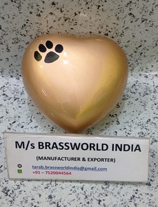 Urna de cremación para mascotas de corazón plateado de estilo americano con dos patas doradas Suministros funerarios de metal de Brassworld India - Product Image 5