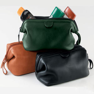 Bolsas de cosméticos de cuero personalizadas, espaciosas, de la mejor calidad, en marrón, verde, negro y cierre de cremallera a precio barato - Product Image 1