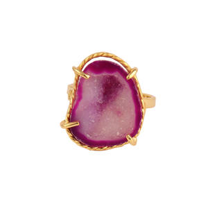 Bague en agate géode druse violette chaude, plaquée or 18 carats, faite à la main, sertie à griffes, réglable, cristal druse irrégulier - Product Image 3