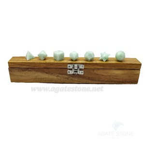 Ensemble de pierres précieuses de guérison en amazonite harmonieuse avec pierres polies dans un étui en bois décoratif pour l'énergie de l'amour et la méditation Reiki - Product Image 1