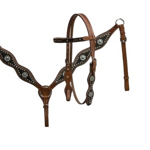 Ensemble d'accessoires pour hommes, vente en gros, avec couvre-chef et col de poitrine, cheveux sur cuir de vache - Product Image 1
