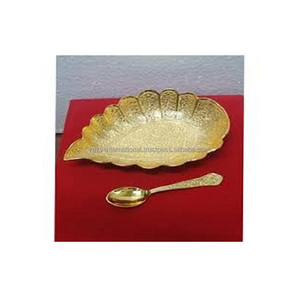 Tazón en Forma de Hoja de Aluminio Chapado en Oro con Cuchara y Caja de Terciopelo Rojo Hecho a Mano - Product Image 1
