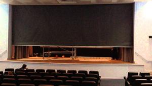 Cortina Cortafuegos Certificada MOTTO International con Puerta de Tela para Aplicaciones en Supermercados - Product Image 4