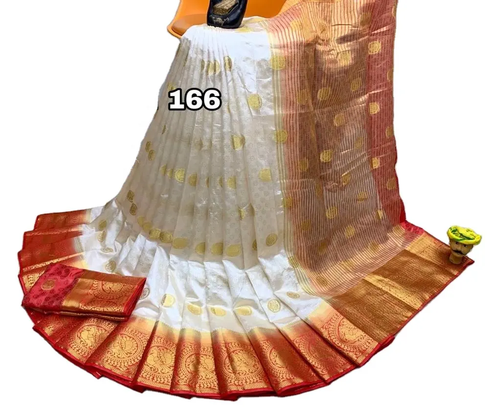 Kanjivaram Zijde Weven Kleine Pauw Butta In Saree Met Contrast Kleur Zari Chitpallu Pallu