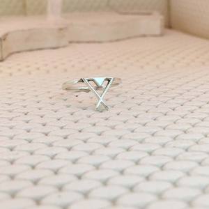 Anillo fino unisex de plata esterlina 925 hecho a mano con ajuste de bisel de diseño único, ecológico y de moda para bodas o fiestas - Product Image 2