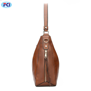 Bolsos de mano Vintage de diseñador de lujo 2021 para mujer, bolso cruzado de cuero suave, estilo europeo - Product Image 3