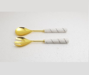 Juego de servidor de ensalada de acero inoxidable 18/8 estilo americano, herramienta decorativa chapada en oro para servir con mango de resina y madera, herramientas para ensalada - Product Image 6
