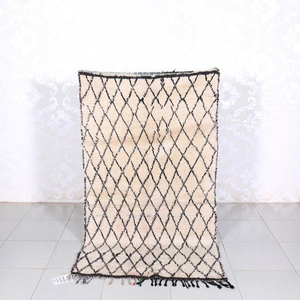 Alfombra Marroquí de Alta Calidad, 3.4 pies x 6.2 pies - Product Image 1