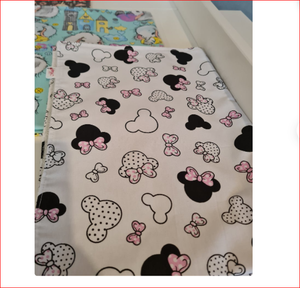 Almohadilla de cambio de bebé con impresiones atractivas - Product Image 1