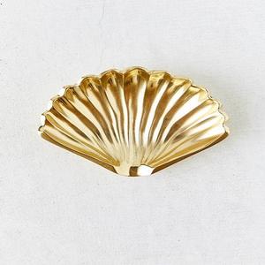 Cenicero de Metal con Diseño de Hoja Pulida en Oro, Cenicero de Primera Calidad para el Hogar y la Oficina, Artículos de Mesa, Cenicero de Alta Gama para Suministros Más Vendidos - Product Image 1