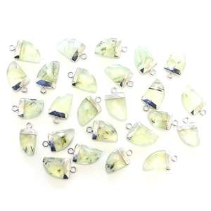 Pendentif en préhnite de 13 à 15 mm en forme de corne plaqué argent pour la fabrication de bijoux - Product Image 1