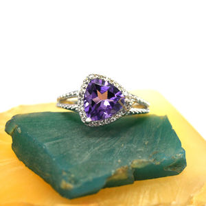 Bague en argent sterling 925 faite à la main avec pierre précieuse d'améthyste naturelle magnifique forme de trillion pour les mariages - Product Image 1