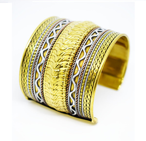 Brazalete Vintage Chapado en Oro Texturizado de 1980, Diseño Antiguo de Abril de Auckland, Nueva Zelanda, Joyería de Verano para Mujer - Product Image 1