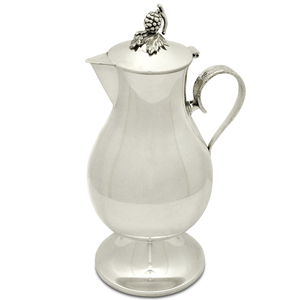 Pichet en argent en laiton poli avec modèle de style religieux gravé de raisins supérieurs pour fournitures d'église cadeau religieux - Product Image 1