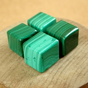 Bloc et cube de malachite verte polie, pierre précieuse naturelle, décoration 25-30 mm - Product Image 3