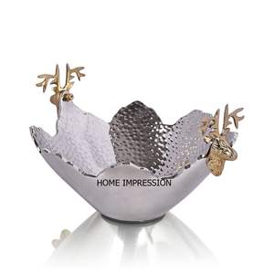 Cubo para Vino con Cabeza de Reno de Aluminio Pulido, Ecológico, Minimalista, Hecho a Mano en India, Tazón de Metal Blanco de Lujo con Asa - Product Image 2