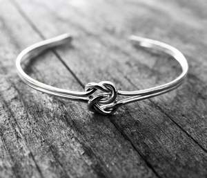 สร้อยข้อมือคอลเลคชั่นแฮนด์เมดสุดพิเศษ - Product Image 1