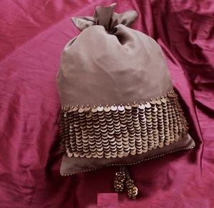 NEW---BEAUTIFUL CONCEPTION DE SAC POTLI AVEC ÉLÉGANT BRODERIE DE CRISTAL VERRE PERLES, SÉQUENCE SUR SACS POUR la PARTIE et DE MARIAGE @ 2022 - Product Image 1