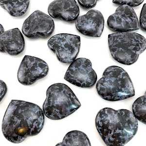 Vente en gros Rare Indigo Gabbro Merlinite Coeurs gonflés parfaitement polis pour Aura Armure Décor d'amour inconditionnel Pierres de guérison - Product Image 3