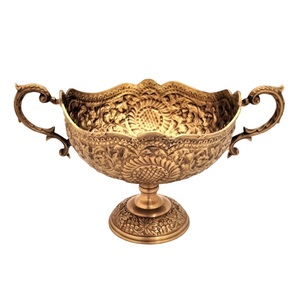 Bol de service en métal de finition plaqué or de concepteur en relief vaisselle fruits serveur plat bol de fruits décoration de table de mariage - Product Image 1