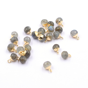 Pendentif rond en labradorite 10-12 mm plaqué or avec bélière pour la fabrication de bijoux - Product Image 4