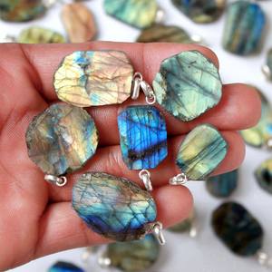Pendentif en pierre précieuse Labradorite naturelle Pendentif en pierre précieuse Labradorite bleue Lot de pendentifs en vrac - Product Image 1
