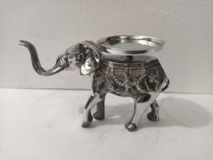 Bougeoir éléphant en aluminium fait à la main pilier décoratif pour la maison décorations de Noël marque AE - Product Image 2