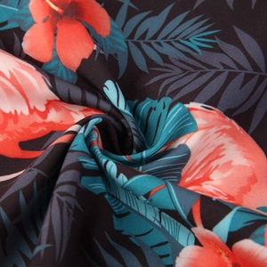 Conjuntos de seda suave para hombre, camiseta hawaiana con botones de media manga para verano, venta al por mayor, los más nuevos vendedores personalizados, 2 piezas - Product Image 5