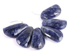 Precio al por mayor de sodalita natural, piedra preciosa facetada suelta tipo briolette, tamaño calibrado 32x17mm para la fabricación de joyería. - Product Image 1