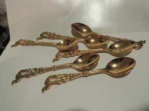 Cuillère de mariage élégante en acier inoxydable couleur or avec poignée en laiton de l'Inde, idéale aussi pour la cuisine à domicile et les hôtels. - Product Image 6