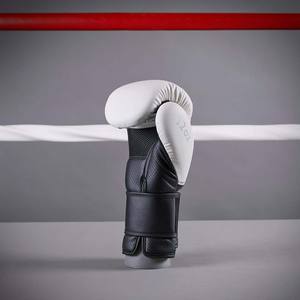 Gants de boxe professionnels confortables en PVC avec logo personnalisé et dragonne réglable légers et antidérapants - Product Image 4
